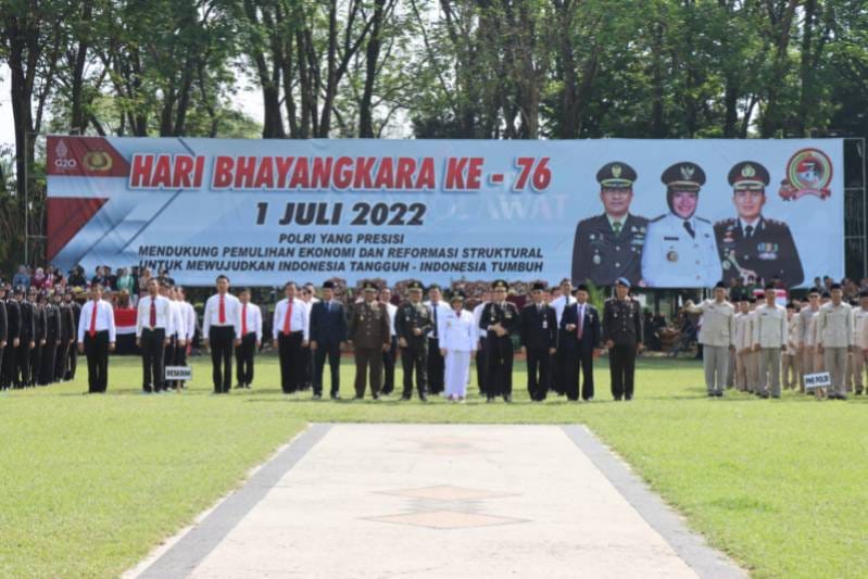 Forkopimda Bojonegoro ikuti upacara di alun - alun