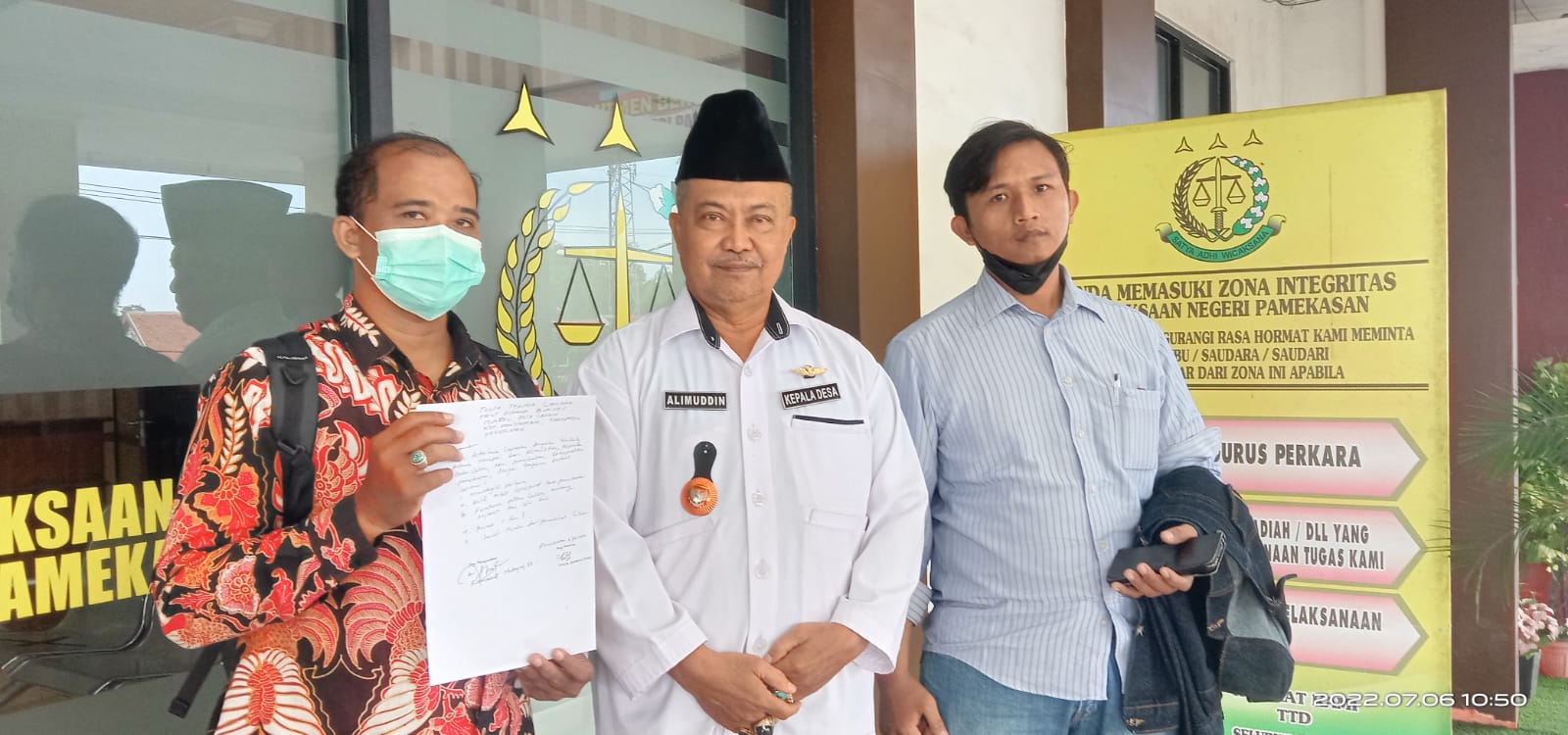 Komarul Hidayat SH, selaku Kuasa Hukum Alimuddin