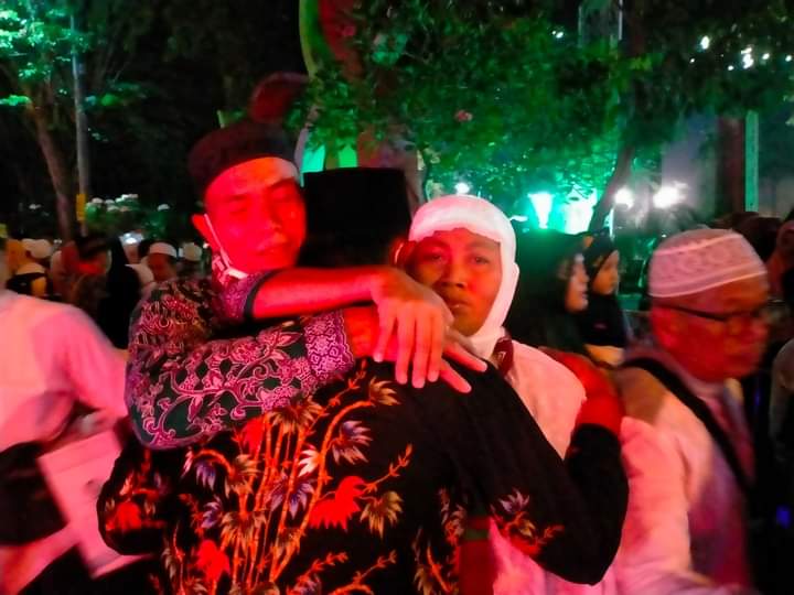 Keluarga sanbut haru kedatangan kloter 3 Haji Bojonegoro