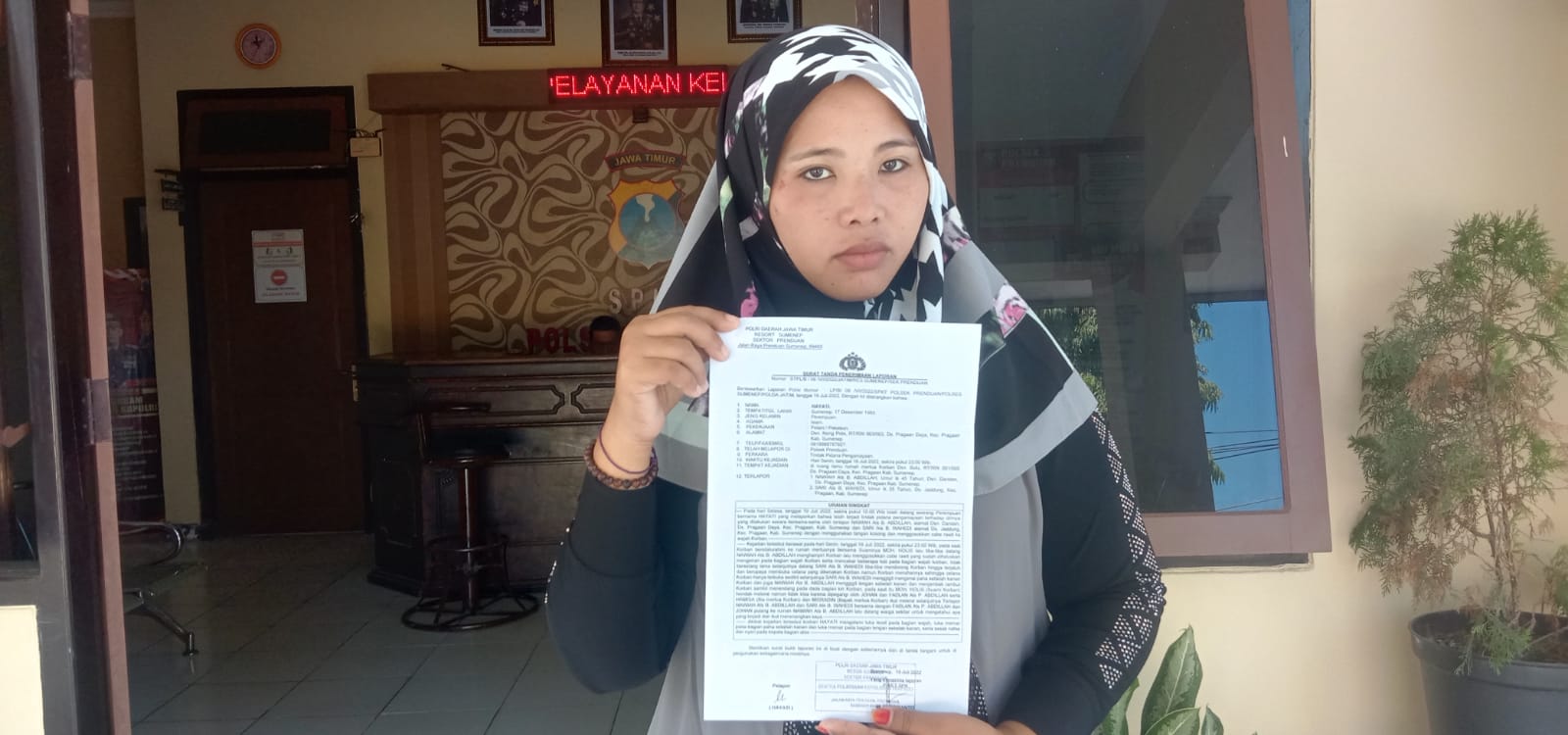 Wanita Korban Kekerasan dengan bukti laporan