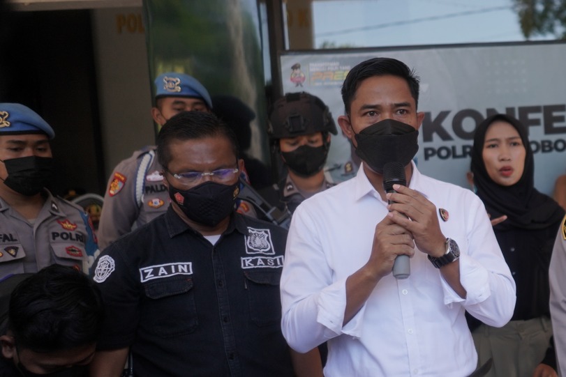 Polisi Probolinggo Pamerkan pelaku dan barang nukti