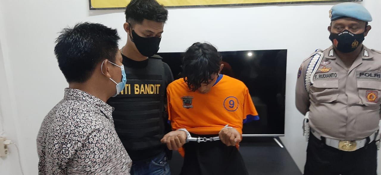 Tersangka jambret yang ditangkap korban dan polisi