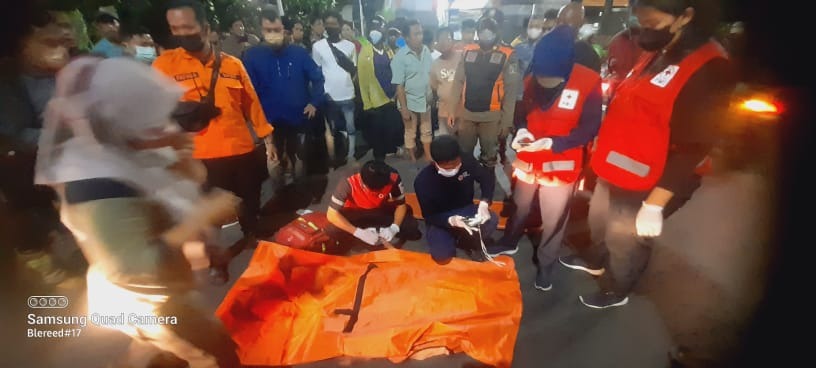 Korban saat dapat pertolongan petugas