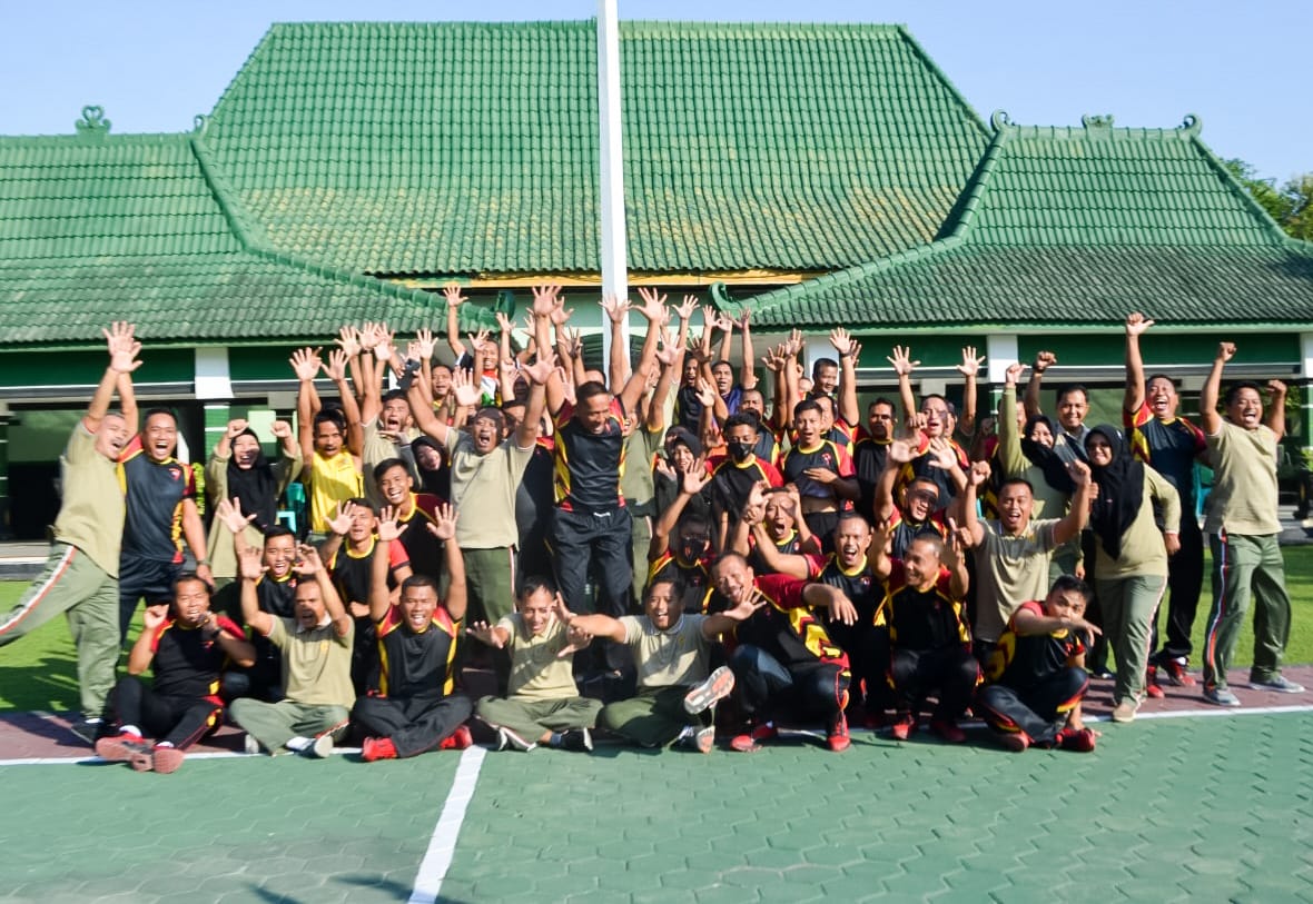 Jajaran TNI dari Kodim 0813 Bojonegoro dan Sat Brimob 3 Batalion C Polda Jatim