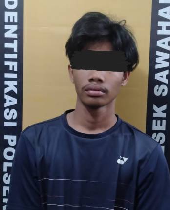 Tersangka IN ditahan di Polsek Sawahan