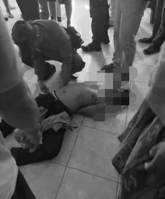 Pelaku saat diamankan warga Semampir