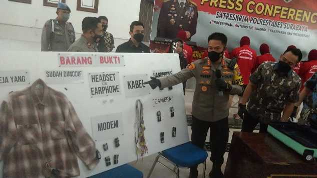 Kapolrestabes Surabaya pamerkan barang bukti kasus Joki