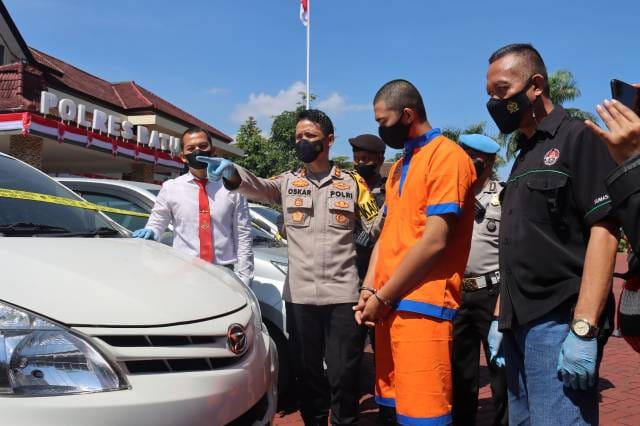 Pelaku digelandang Polisi Polres Batu