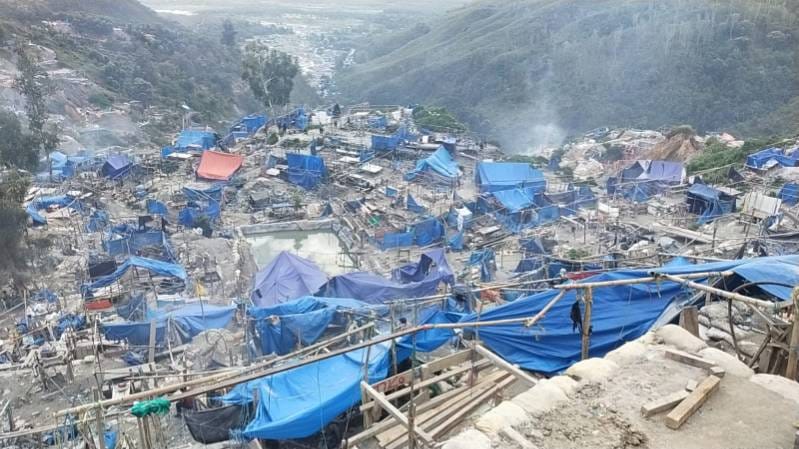 Personil Gabungan Tertibkan Tambang Emas di Gunung Botak Baru