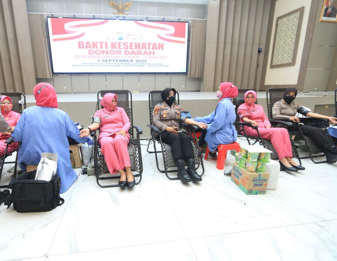 Sambut Hari Polwan ke-74 Polwan Polda Jatim Gelar Donor Darah