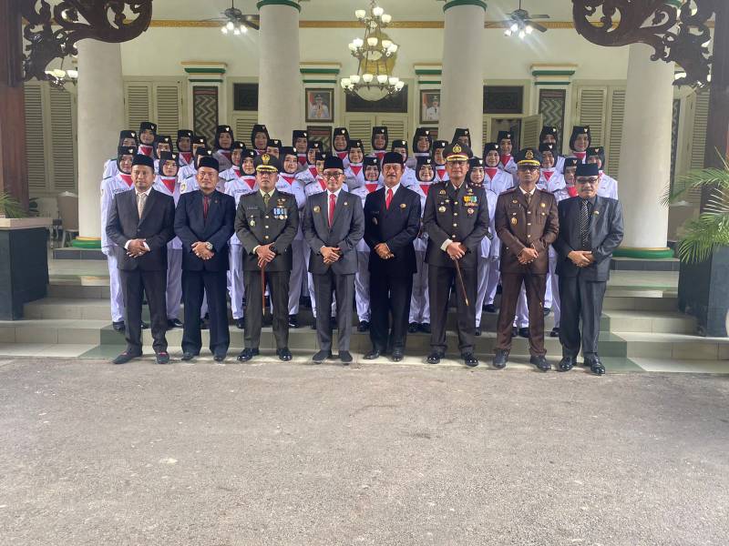 Bupati Pamekasan, Baddrut Tamam hadiri pengukuhan Paskibraka