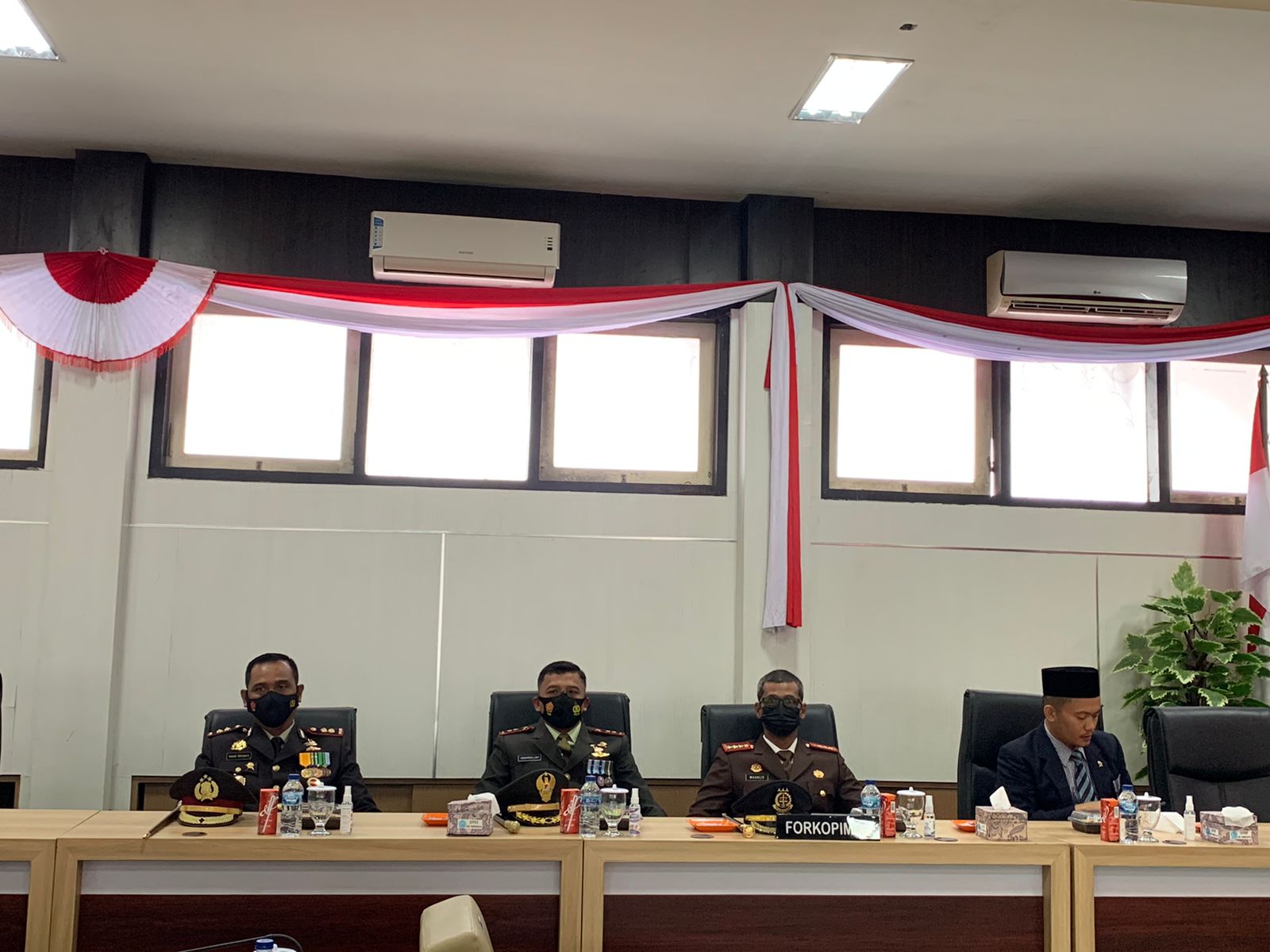 Kapolres dan DPRD Pamekasan Dengarkan Pidato Presiden
