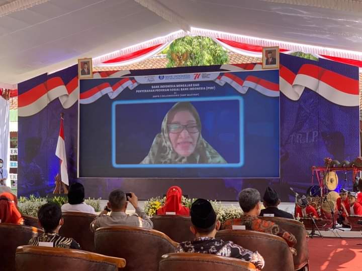 Bupati Bojonegoro Membantu Sarana Pembelajaran