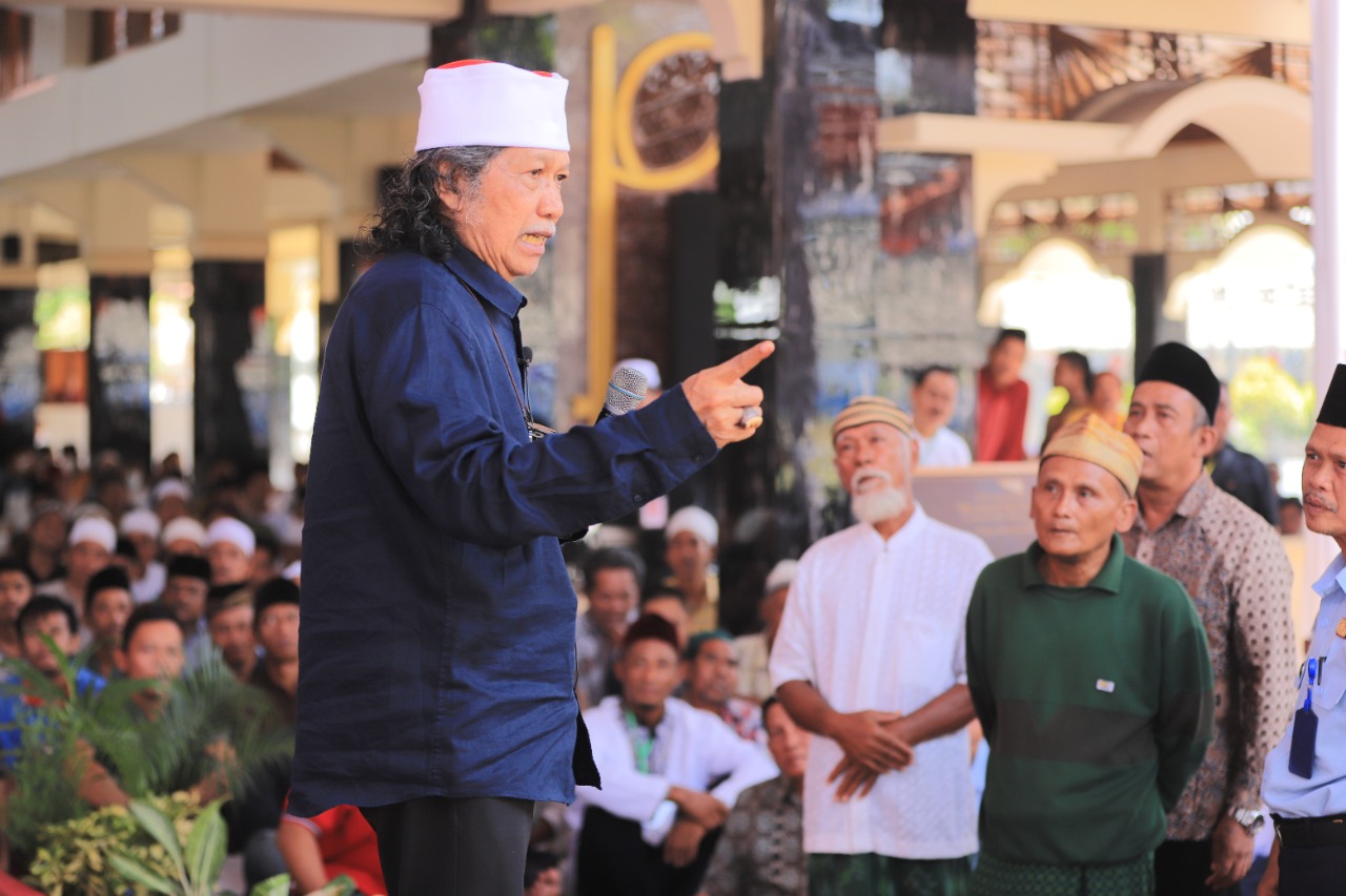 Emha Ainun Nadjib atau yang akrab disapa Cak Nun