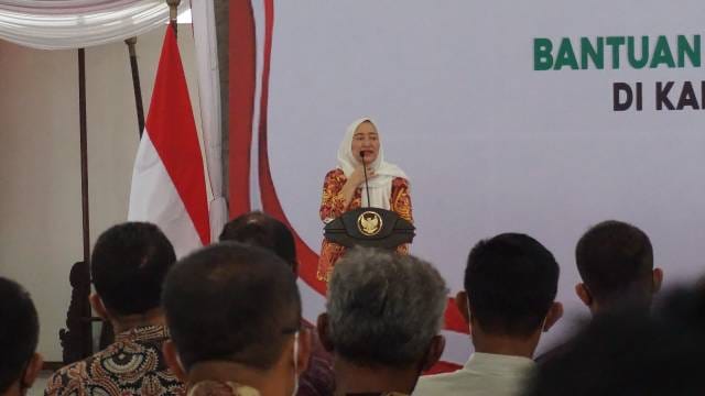 Bupati Bojonegoro beri pelayanan warga yang butuh bantuan 