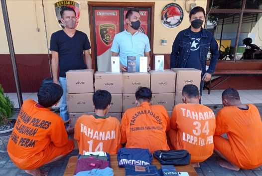 Lima pelaku penggelapan HP yang Dibekuk Polsek Pabean Cantikan