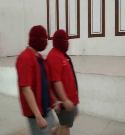Dua penjudi diantara tujuh tersangka yang dibekuk di Surabaya