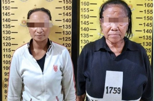Dua Wanita yang ditangkap Polisi di Surabaya 