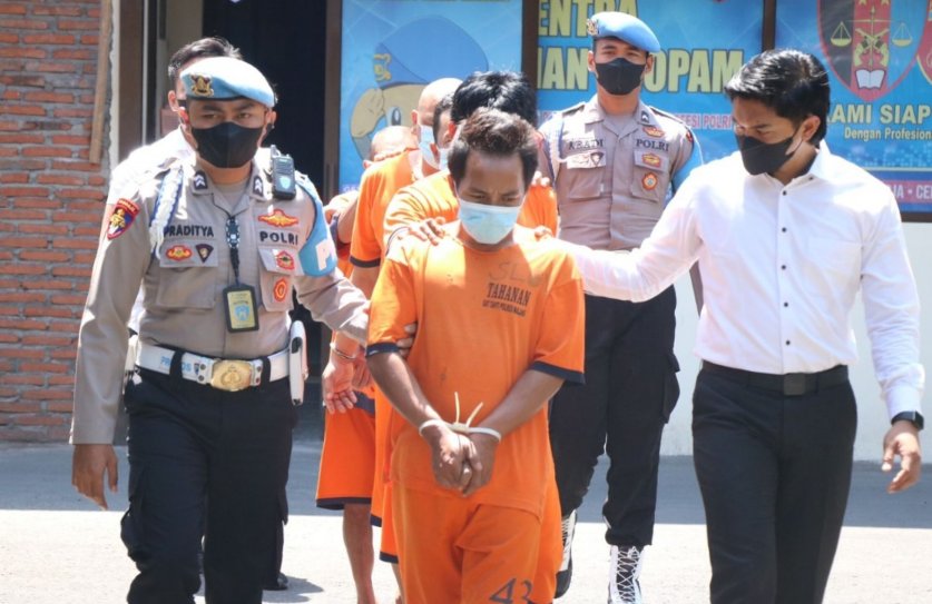 Tersangka judi online yang diamankan Polisi Malang