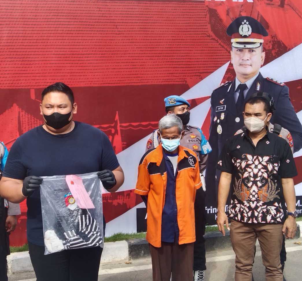 Pelaku cabul didampingi Kasat Reskrim Tanjung Perak