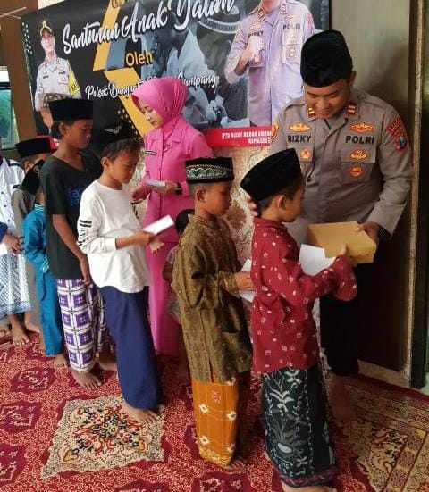 Santunan anak yatim Polsek Bayuates