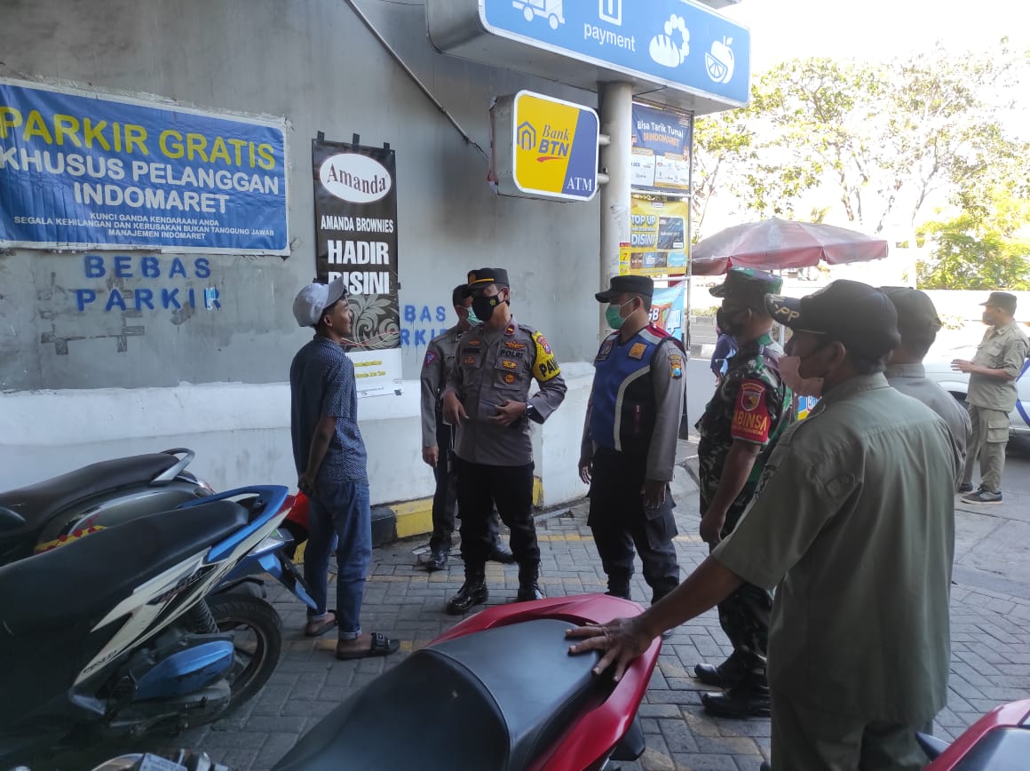 Parkir liar Alfa ditertibkan Polisi Tambaksari Surabaya