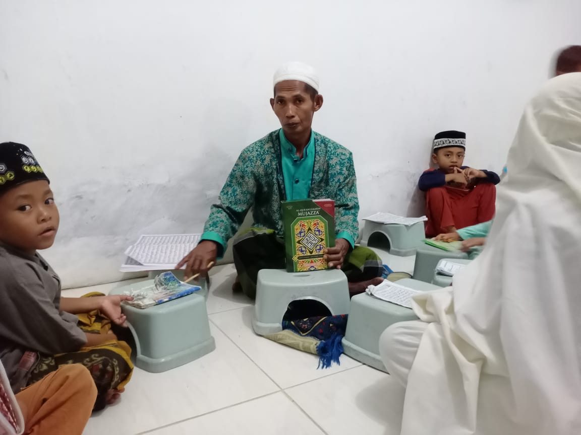 Iwo Pamekasan Donasikan Puluhan Muqoddam Al-Qur'an 