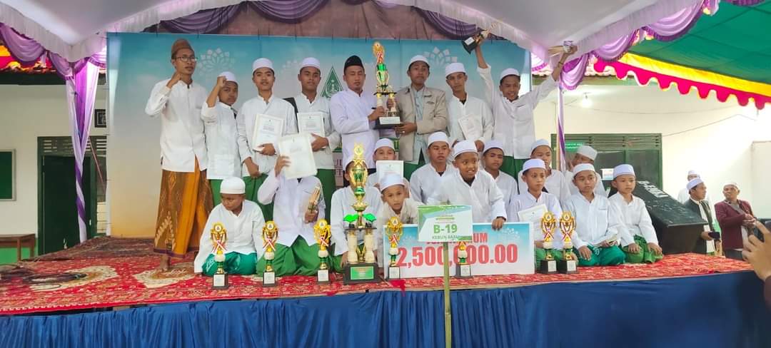 Santri MID PPMU Kebun Baru Peraih Juara Umum MUAMMAR 