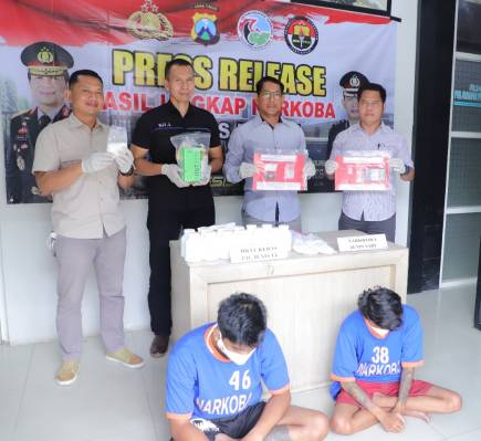 Dua pengedar narkotika di Polres Kediri