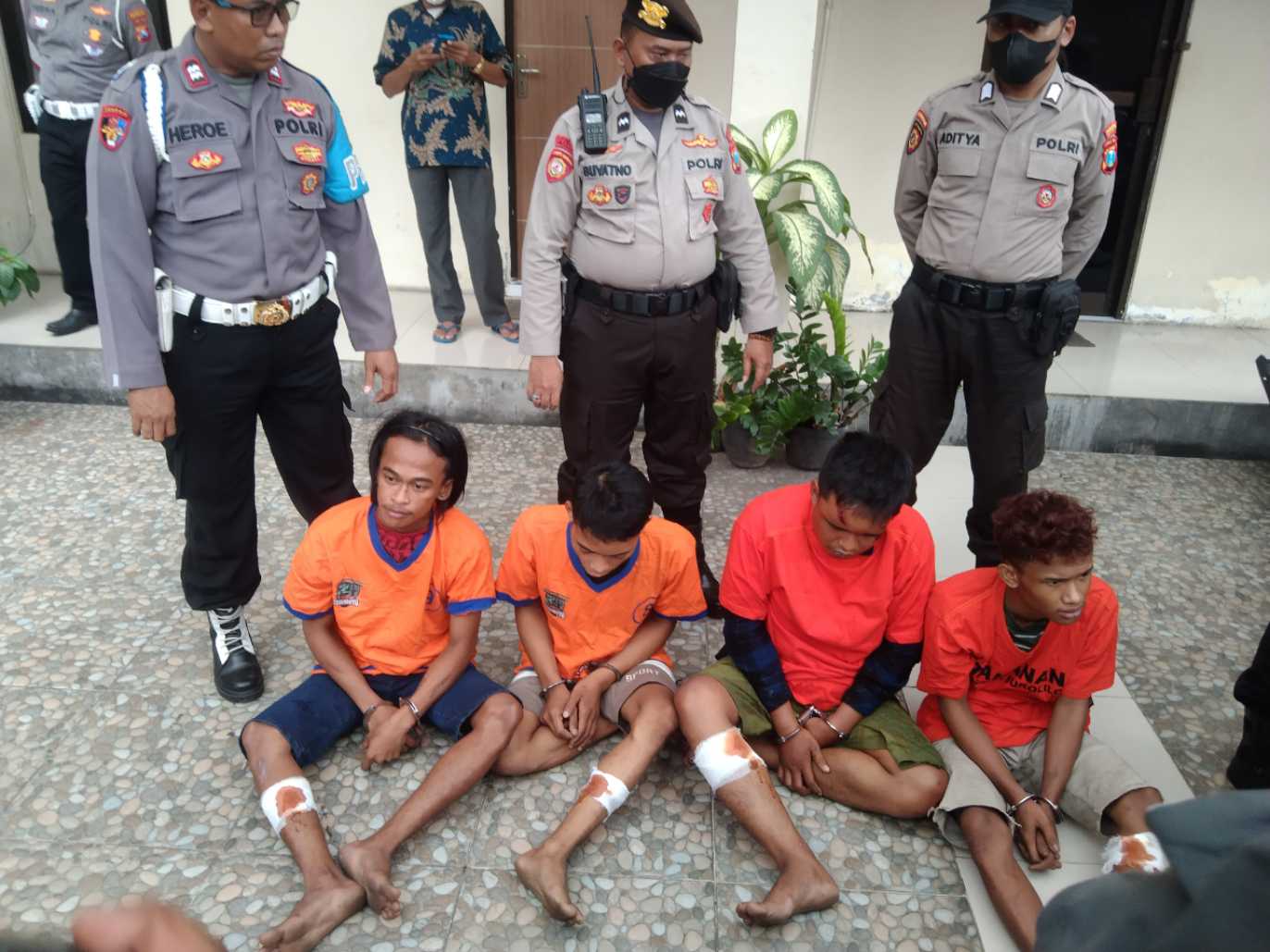 Empat pencuri motor ditembak oleh Polsek Sukolilo Surabaya