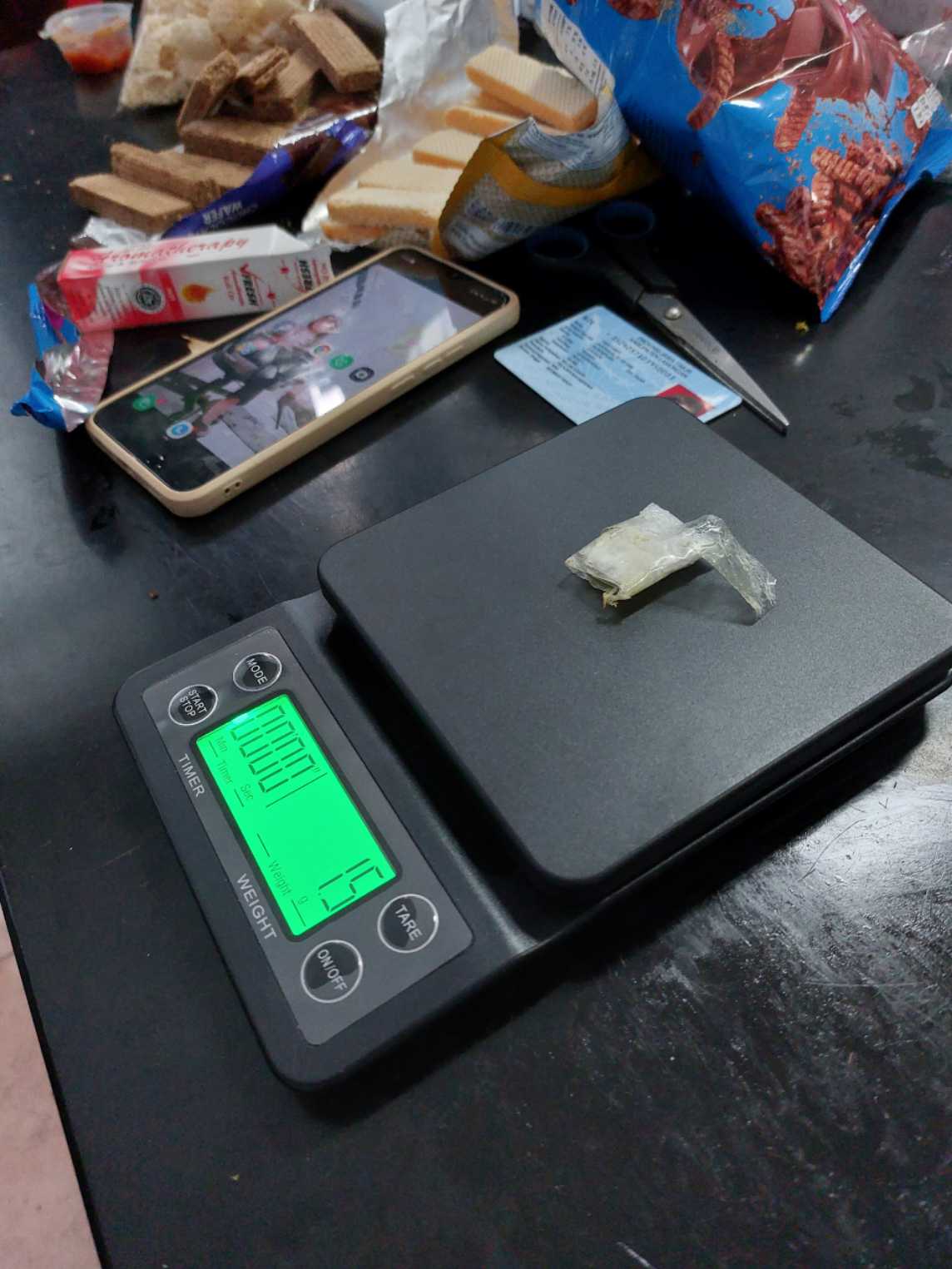 Barang milik HYT yang menyelundupkan lima paket narkotika