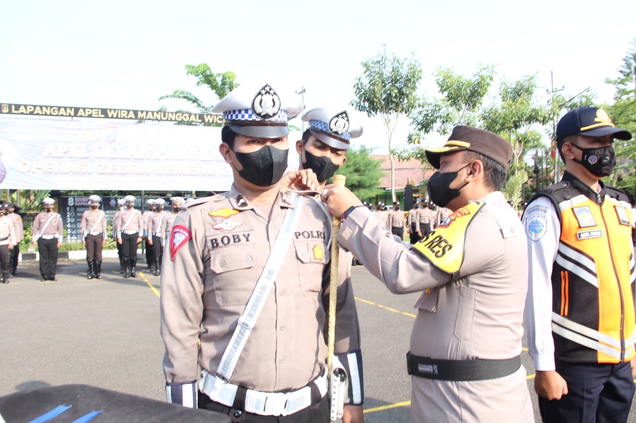 Apel gelar pasukan Operasi Zebra Semeru 2022 Polres Sampang