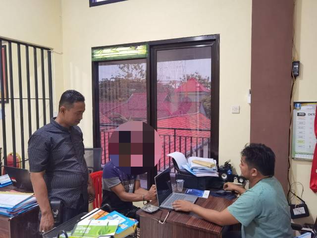 Pelaku pemerkosaan saat jalani penyidikan di Polres Sampang 