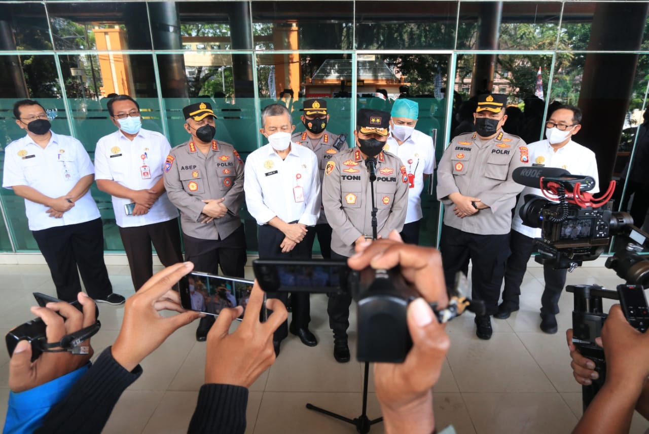Kapolda Jatim Irjen Pol Toni Hermanto kunjungi korban Kanjuruhan