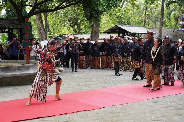 Bupati Bojonegoro Pimpin Kirab Api Abadi 