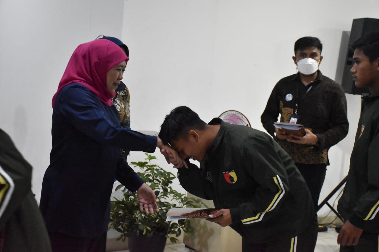 Gubernur Jawa Timur Khofifah, semangati tim Liga Santri