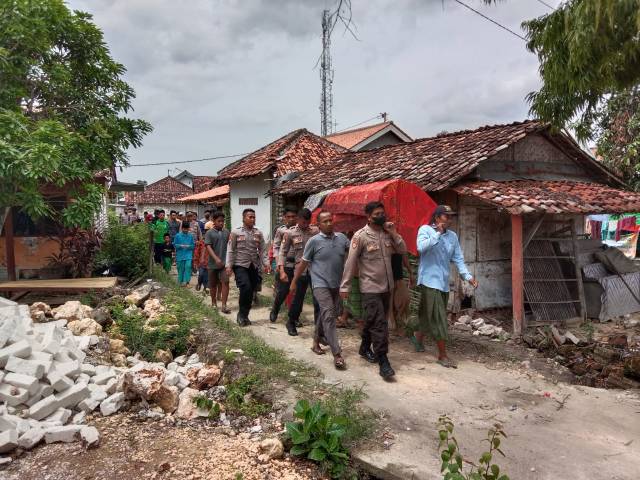 Pemakaman korban tenggelam di Desa Jeruk Porot, Kecamatan Torjun Kabupaten Sampang