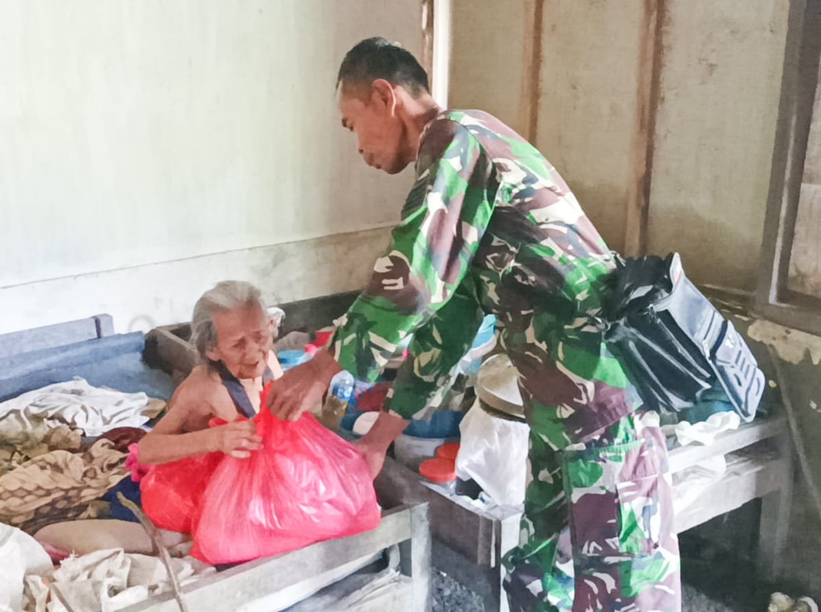 Babinsa Masuk Dapur Warga di Bojonegoro 