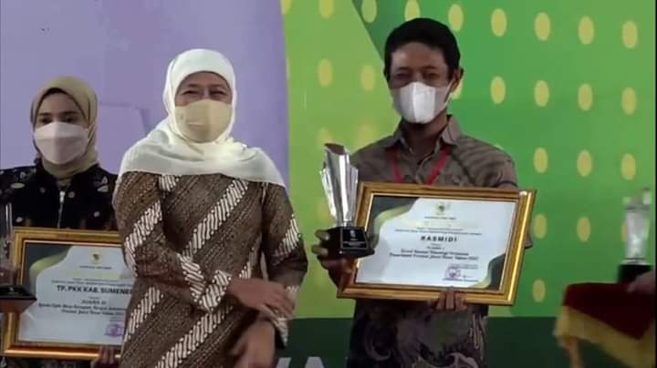 Rasmidi, petani warga Dusun Dukoh, Desa Talok, Kecamatan Kalitidu Kabupaten Bojonegoro meraih juara I