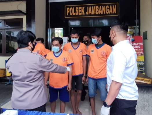 Polsek Jambangan saat gelar press rilis pamerkan pelaku kejahatan