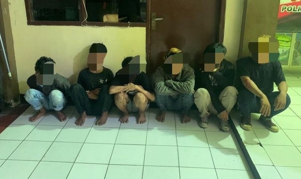 Diduga remaja yang terlibat aksi tawuran di Jembatan Suroboyo