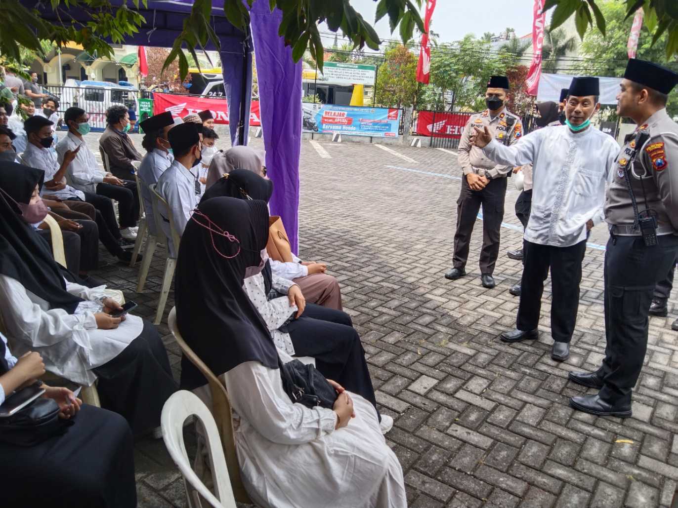 Kasat Lantas Kompol Arif cek layanan SIM Bhabin untuk Santri
