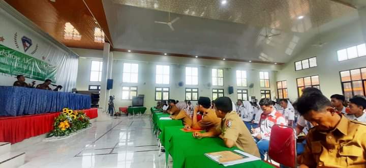 Bupati Bojonegoro Anna Mu'awanah mendorong siswa SMKN se-Bojonegoro terus berkarya