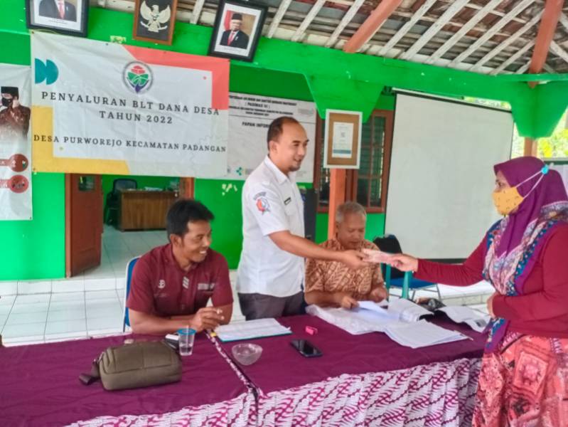 Pemdes Purworejo Salurkan BLT DD Anggaran Tahun 2022 