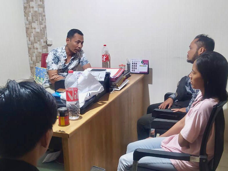 Korban penganiayaan saat mrmbuat laporan 