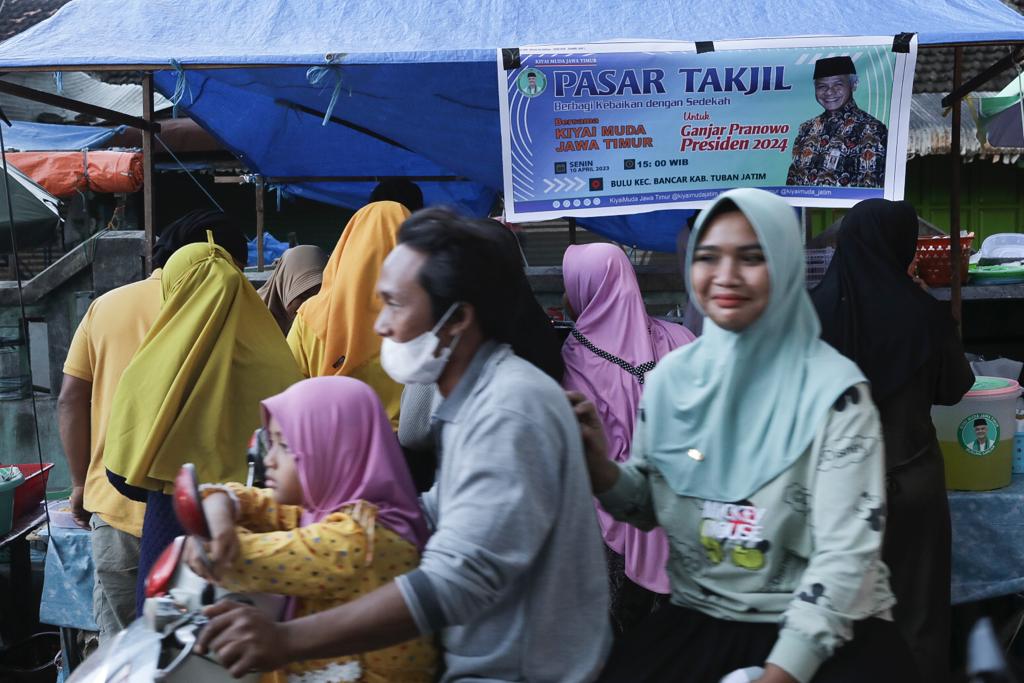 Pasal takjil Kyai Muda di Tuban