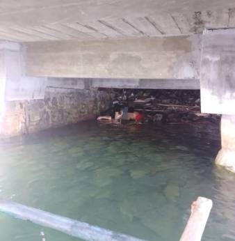 Sosok Mayat Dibawah Jembatan Pelabuhan Feri Namlea