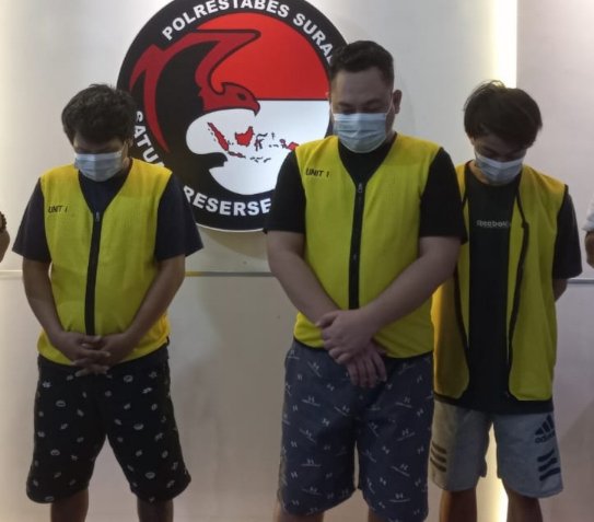 Tiga pelaku penjual dan kurir sabu di Surabaya