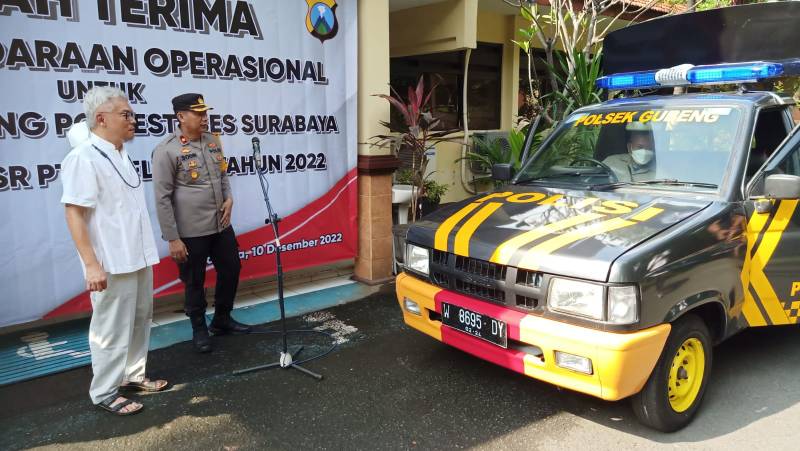 Penyerahan hibah mobil patroli di Polsek Gubeng