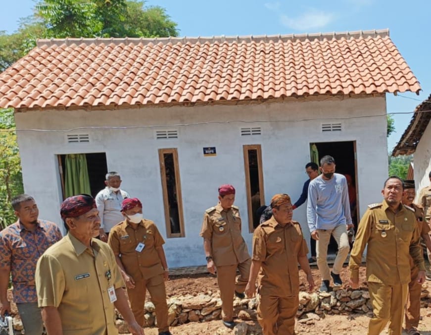 Bupati Sumenep Achmad Fauzi, meninjau Bantuan stimulan Perumahan Swadaya